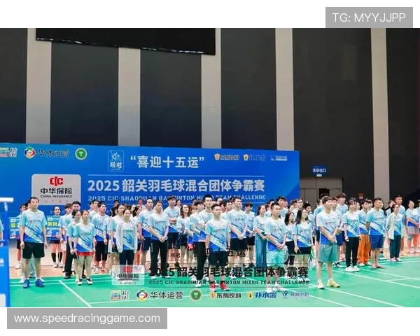 赛后混合采访区多语言交流，体育精神无国界